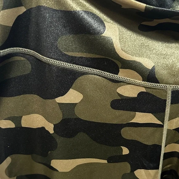 Nike Camo Leggings - Green and Black - Picture 6 of 10